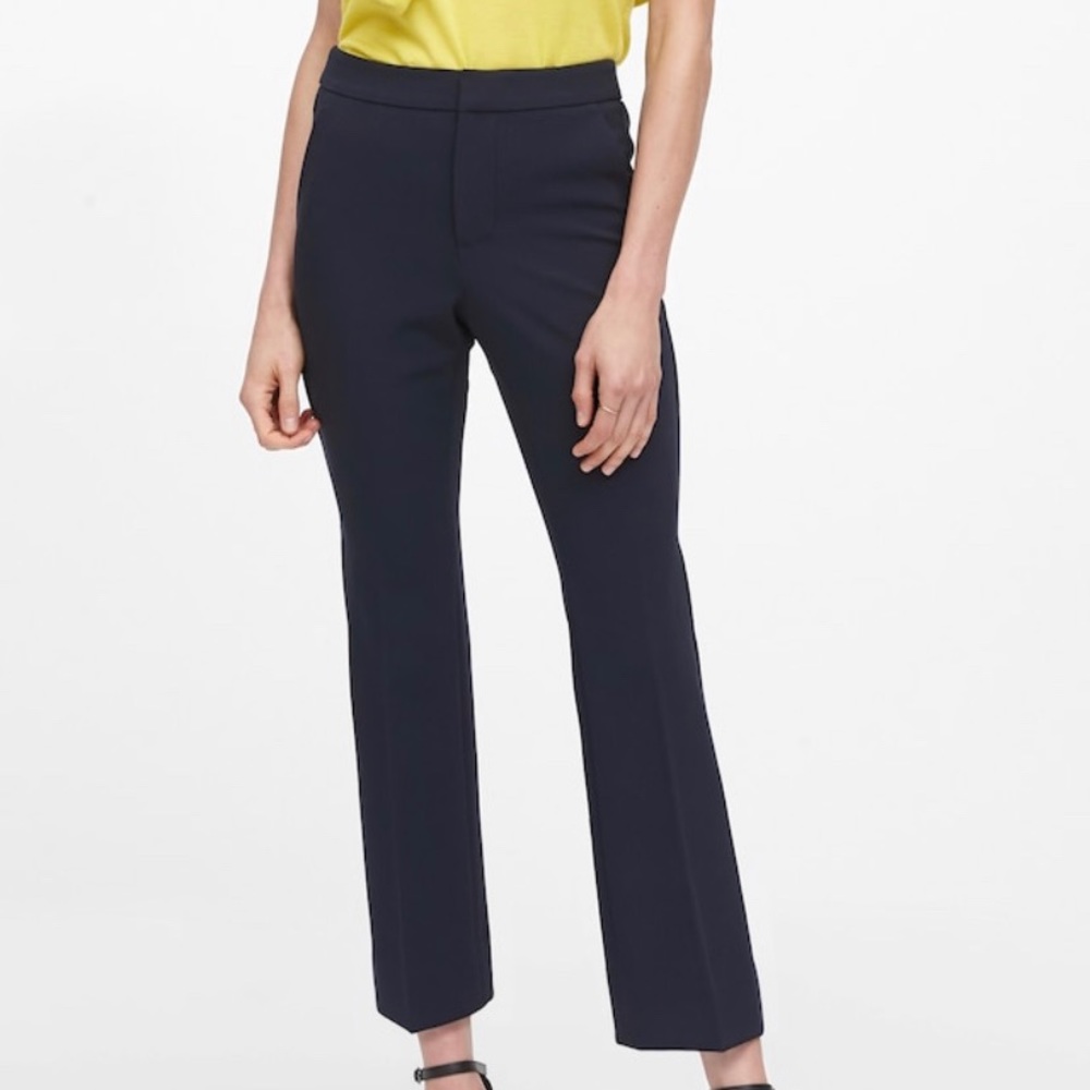 🆕 High-Rise Crop Flare Pant